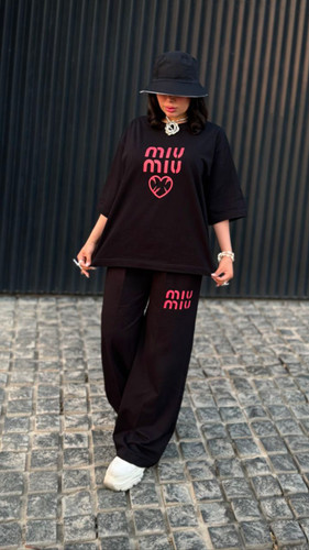 ست miumiu تیشرت و شلوار گلکسی پنبه